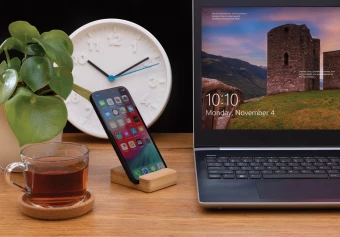 Bambu puhelinjalusta