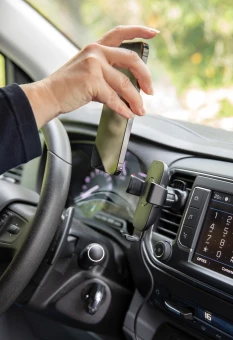 RCS kierrätysmuovista valmistettu 10W langaton laturipidike autoon