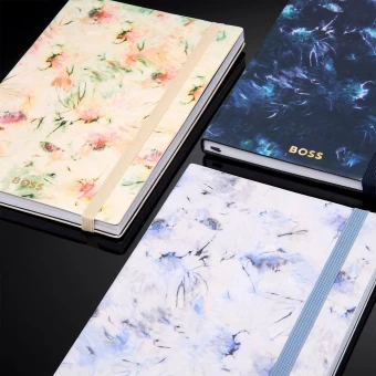 Tie-Dye jooneliste lehtedega A5 märkmik