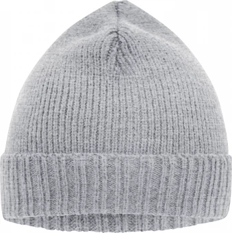 Trendikas kootud müts