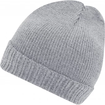 Trendikas kootud müts