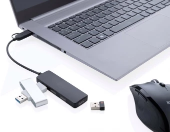 RCS kierrätysmuovista valmistettu USB- hubi, jossa on kaksi sisääntuloa