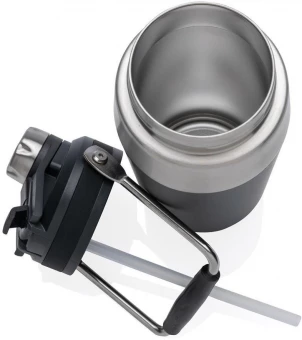 Ruostumattomasta teräksestä valmistettu pullo 500ml