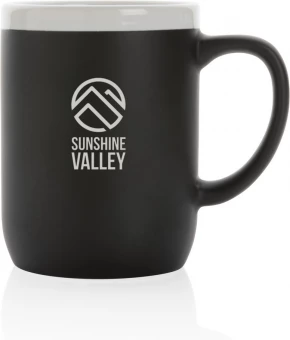 Keraaminen muki valkoisella reunuksella