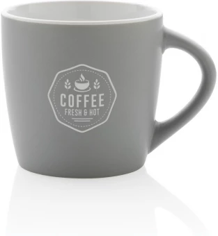 Keraaminen muki värillisellä sisäpinnalla