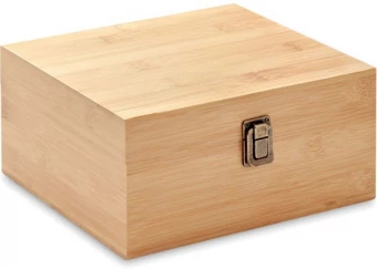 Viskisetti bambulaatikossa