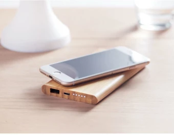 Wireless, power bank in bamboo